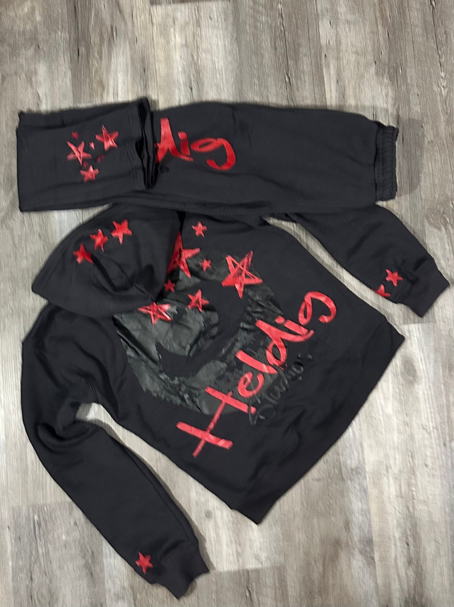 IN PLAIN SIGHT SWEATSUIT