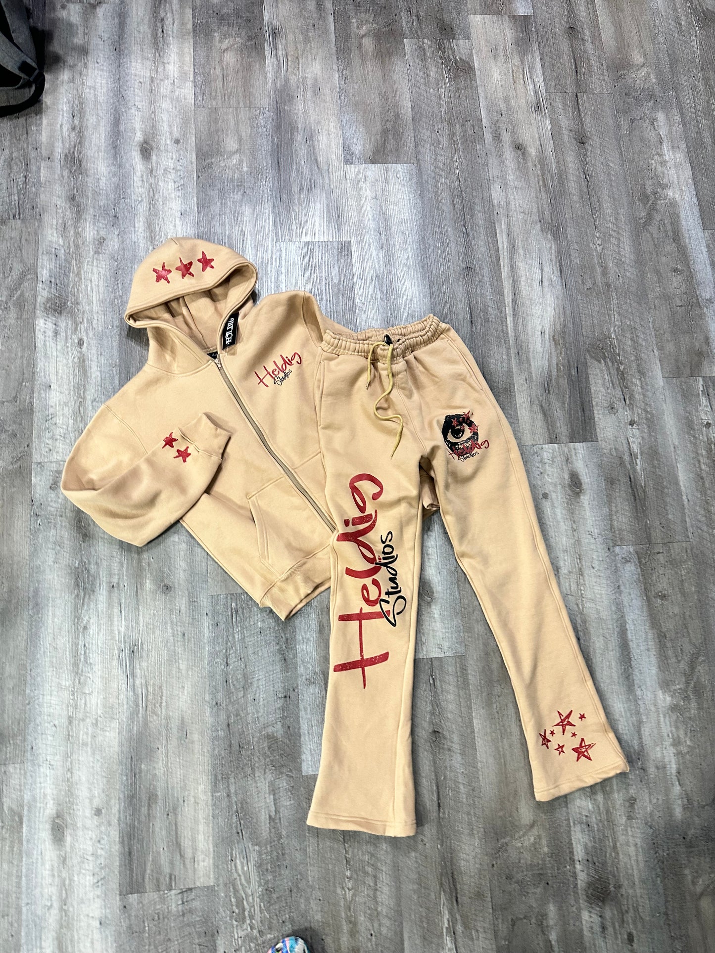 IN PLAIN SIGHT SWEATSUIT